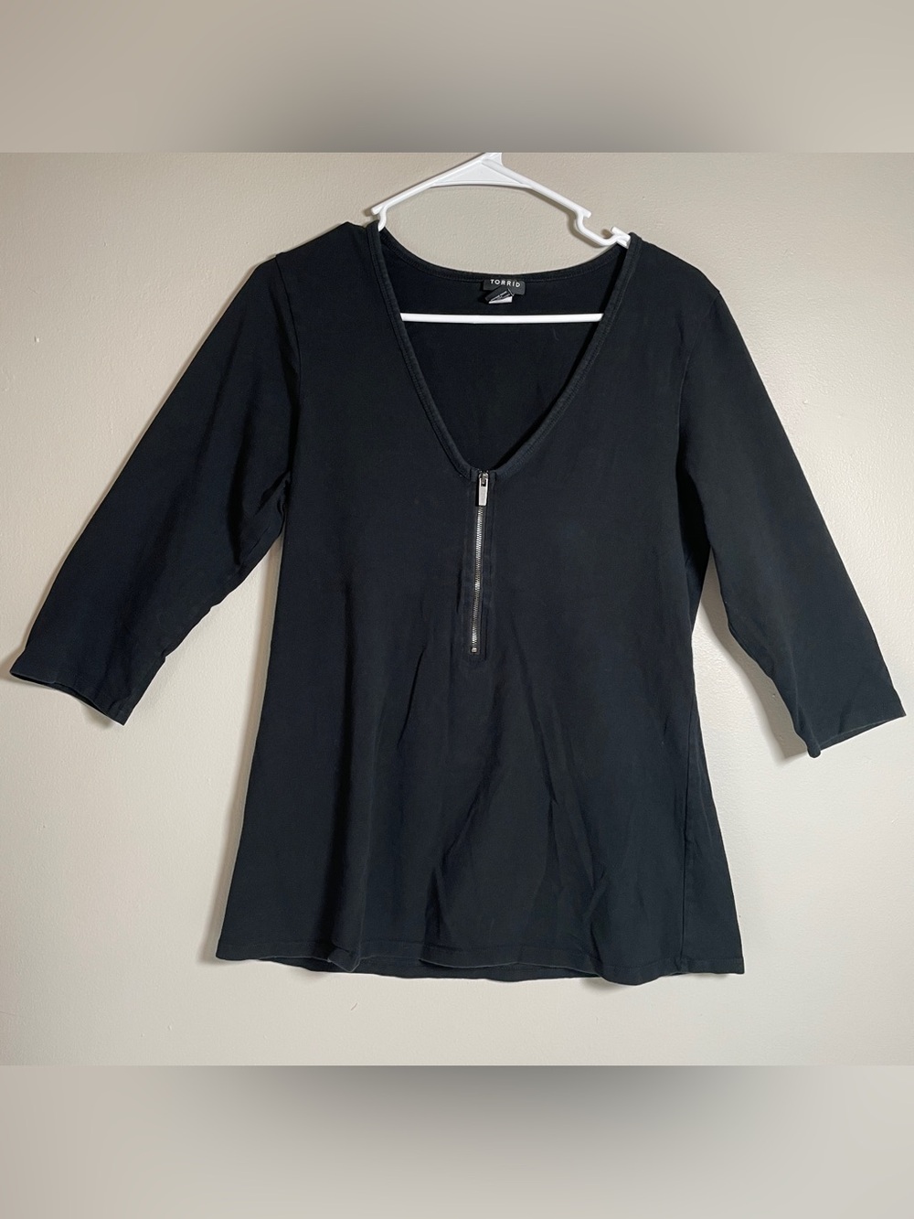 Torrid Black Top Deep V-neck Front Zipper Three-Quarter Sleeves 2 / 2X